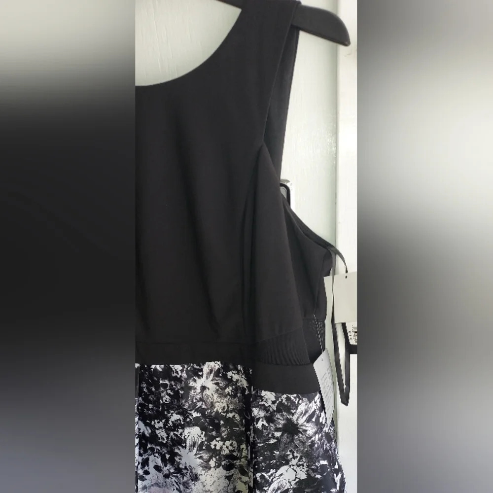 XSCAPE printed satin ball gown with illusion sides - Picture 8 of 14